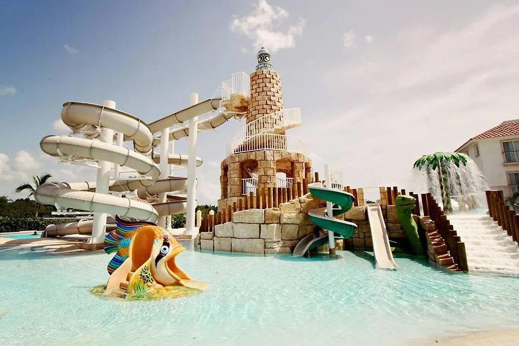 Pool Front, Few Steps From The Beach, Apartment contacts
